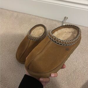 UGG Tasmans woman’s size 6